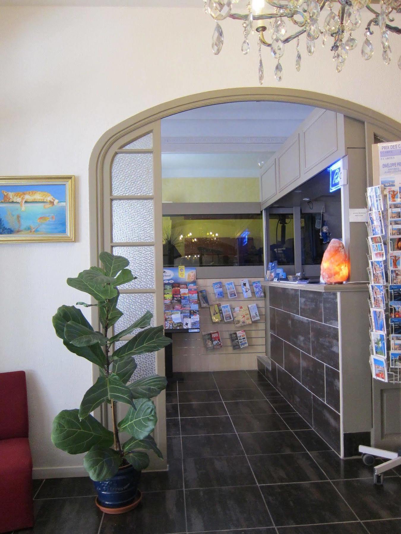 Brit Hotel Colbert Juan-les-Pins Exterior foto
