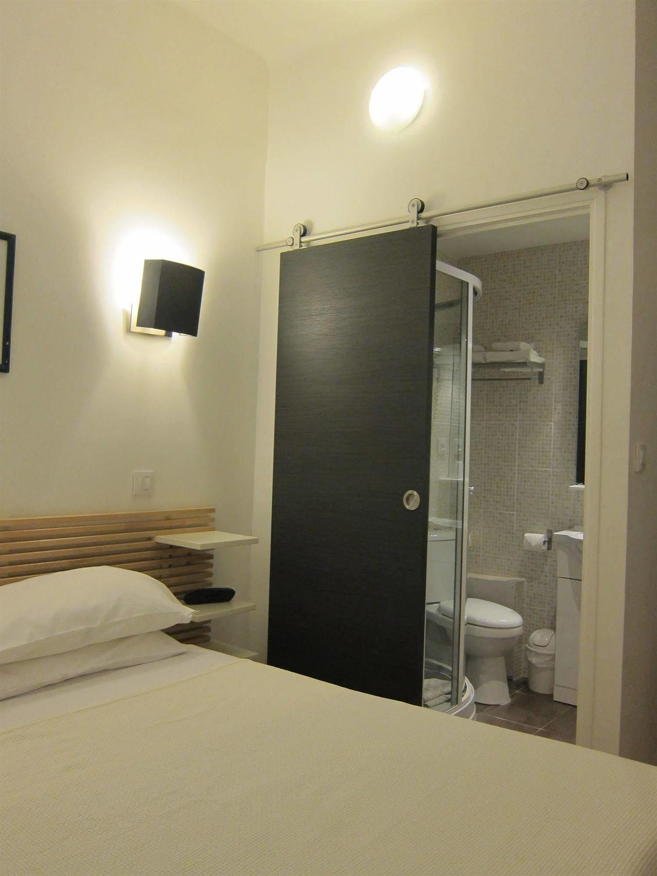 Brit Hotel Colbert Juan-les-Pins Exterior foto